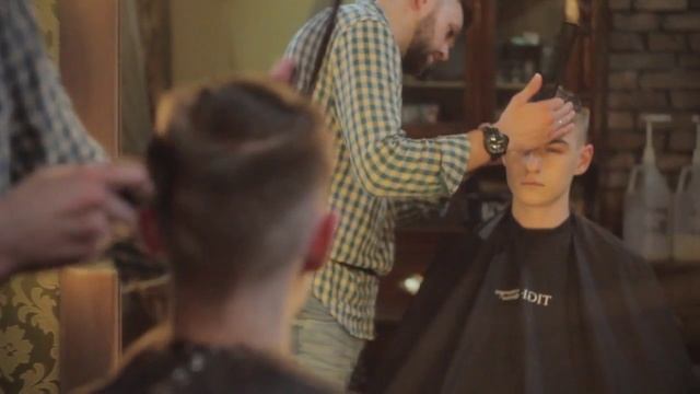 Мужская стрижка Barbershop Barber Team Barbering Barber Fade Стрижка