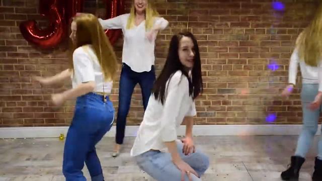 Заставка сериала "Друзья" 30летие смотреть онлайн