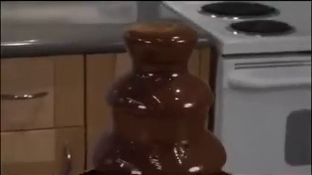 Шоколадный фонтан Chocolate Fondue Fountain Mini 1170 руб