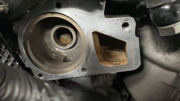 БМВ Е39 528i замена термостата. М52.