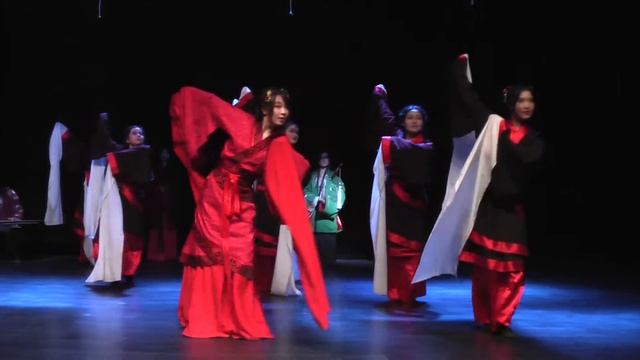 Beautiful Chinese Dance: Song by the Yue Girl 越人歌 (From Hanfu Chinese New Year Gala) смотреть онлайн