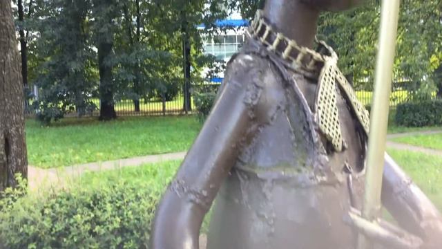 Москва. Сквер «Знаки Зодиака». Символ фигуры - Дева(24 августа - 23 сентября). смотреть онлайн
