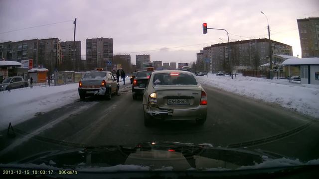 15.12.2013 ул.Ленина, светофор у ост.«Ваш Дом» смотреть онлайн