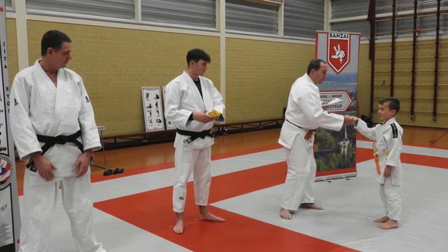 Maandag 7 December JUDO examens bij Banzai Simpelveld en Budosport Parkstad смотреть онлайн