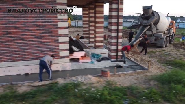 Устройство отмостки отмостки вокруг дома // Благоустройство территории смотреть онлайн