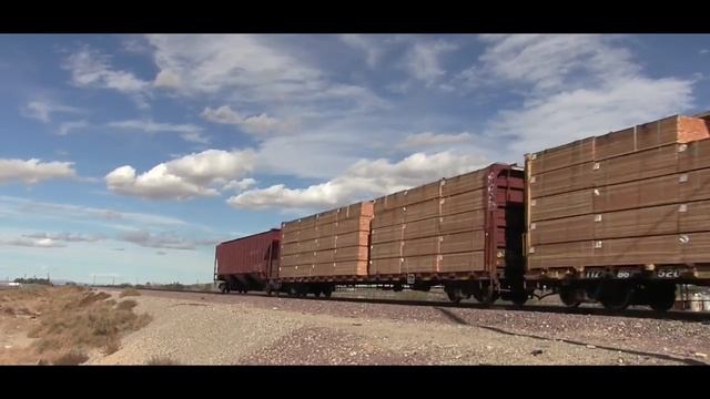 Встреча мощных американских тепловозов которые тянут за собой очень длинные грузовые составы смотреть онлайн