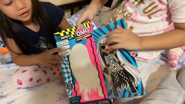 LOL OMG Groovy Babe Unboxing / Bree and Jai jai vlog смотреть онлайн