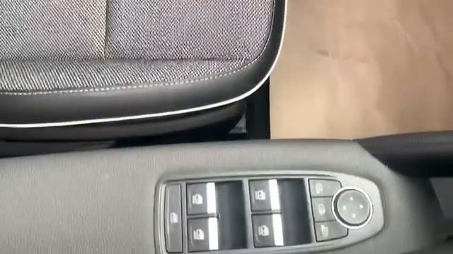 Renault Captur S Edition TCe Manual Transmission 2020 in Grey/Black Roof смотреть онлайн