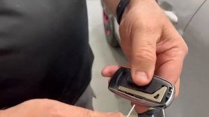 Instructions how to open Chery Tiggo 8 with emergency key .איך פותחים צ'רי טיגו 8 עם מפתח החירום