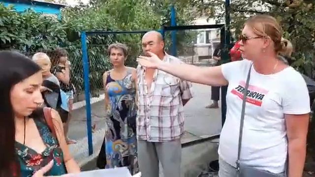 #ЛДПР-Ялта: Олег Пихтерёв и Мария Придатченко по жалобе жильцов ул. Малышева и Дзержинского смотреть онлайн