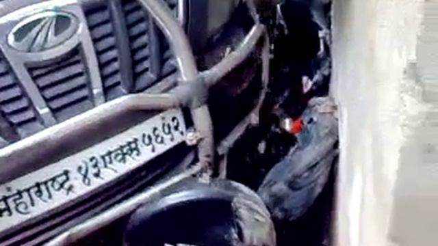 Mahindra xylo vs Bajaj Chetak (Crash test) смотреть онлайн