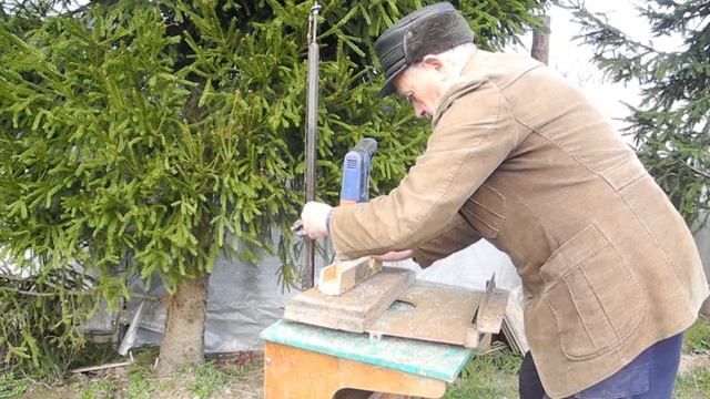 Простейший самодельный сверлильный станок для пасеки смотреть онлайн