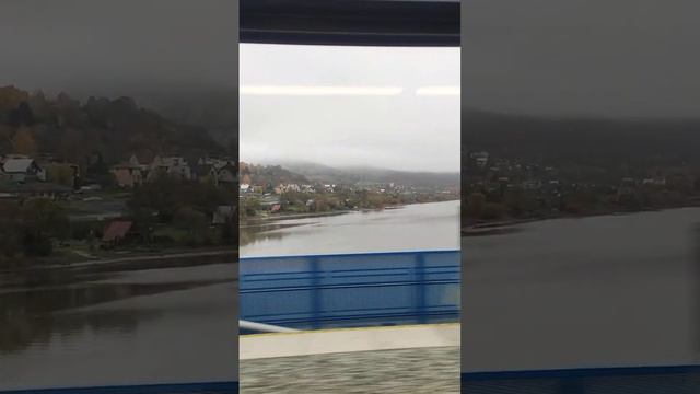 В электричке едим по мосту . смотреть онлайн