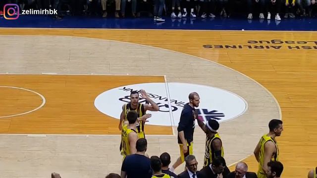 Kostas Sloukas Barcelona karşısında öne geçiren basketleri atıyor, Arena yıkılıyor! 🔥 смотреть онлайн