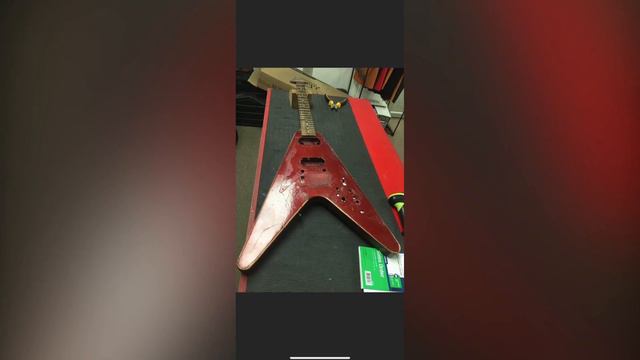 Before and After 1983 Gibson Flying V смотреть онлайн