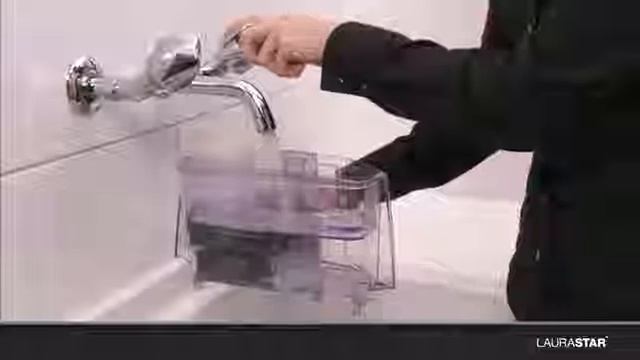 Как залить воду в бойлер гладильной системы LauraStar смотреть онлайн