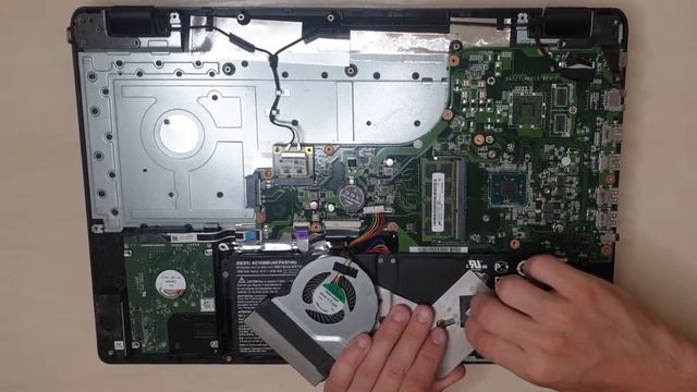 Acer Aspire ES1-711 Disassembly And Cleaning / Thermal Paste Replacement