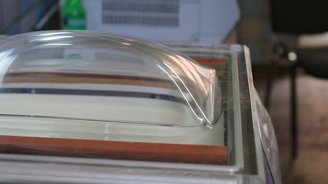 Что будет, если завакуумировать чупа-чупс? смотреть онлайн