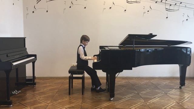 Э. Григ «Танец из Йольстера» исп. Коряк Артур смотреть онлайн