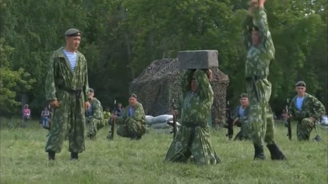Показательные выступления Юргинского гарнизона смотреть онлайн