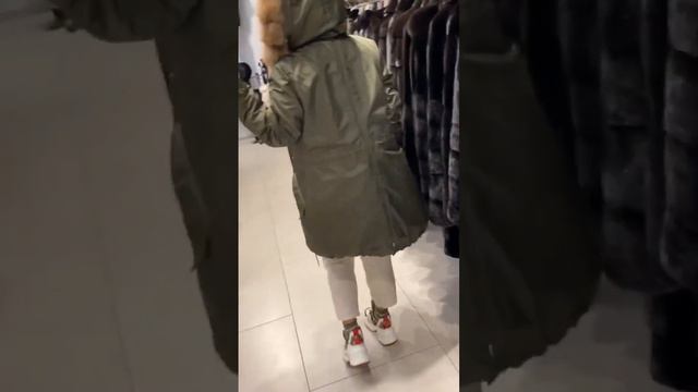 Женская парка с натуральным мехом лисы смотреть онлайн