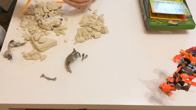 Детские игры. Раскопка динозавра Dino Excavation hit. Игры с ребенком смотреть онлайн