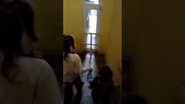 детская поликлиника, но мы решили её не  на лифте а пешком прогуляться