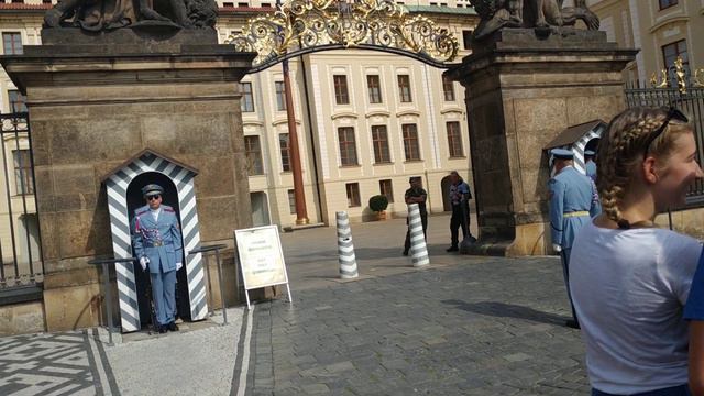 Смена караула в праге смотреть онлайн