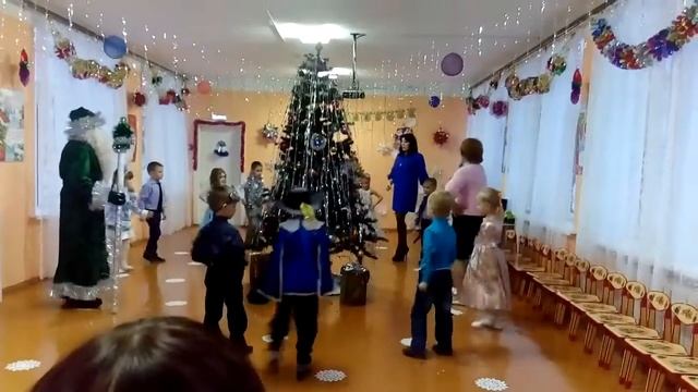 Новогодний хоровод смотреть онлайн