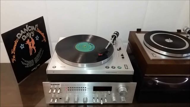 Jumping Beans - Touchez Pas смотреть онлайн