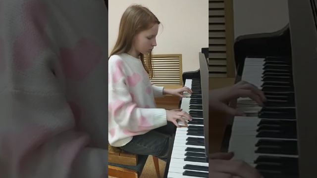 Никанова Кира 11 лет 3 класс ДООП И.С. Бах "Менуэт", Р. Петерсен "Старый рояль" смотреть онлайн