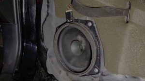 «Замена штатных динамиков в Mitsubishi Outlander 1 на DL Audio Barracuda 165»