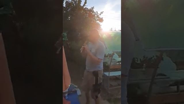 Прибухиваем и поём. Мне 35. Дача смотреть онлайн