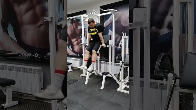 Рекорд отжиманий на брусьях. 84 отжимания в одном подходе. Жим 150 на раз. смотреть онлайн