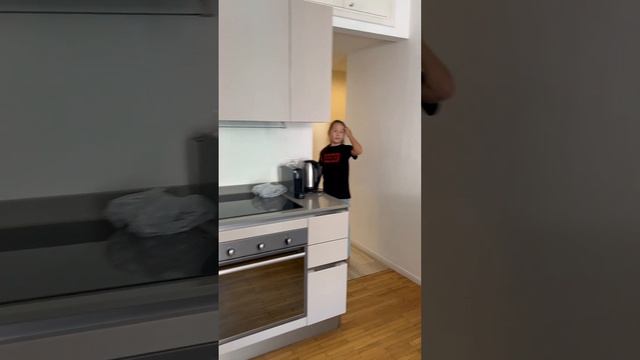 Обзор и цена квартиры в Милане. Чистая, уютная. #Миланснятьквартиру #ценыарендыквартиры #миланвокза смотреть онлайн