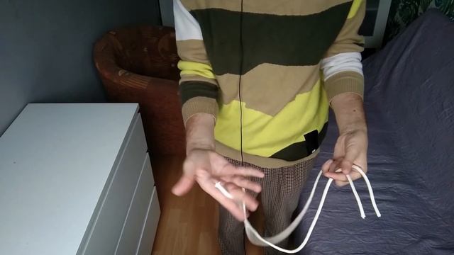 РАЗРЕЗАЕМ И ВОССТАНАВЛИВАЕМ ВЕРЁВКУ без ножниц / Простой фокус с веревкой обучение смотреть онлайн