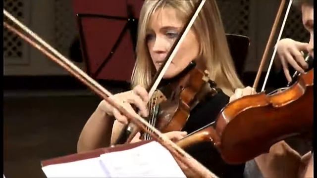 Wolfgang Amadeus Mozart - Minuet in d minor смотреть онлайн