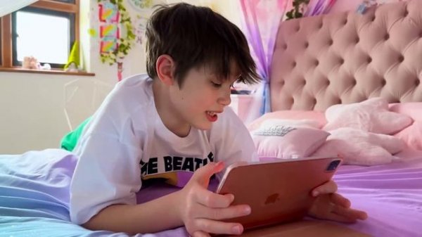 Поменялись комнатами Макс и Катя