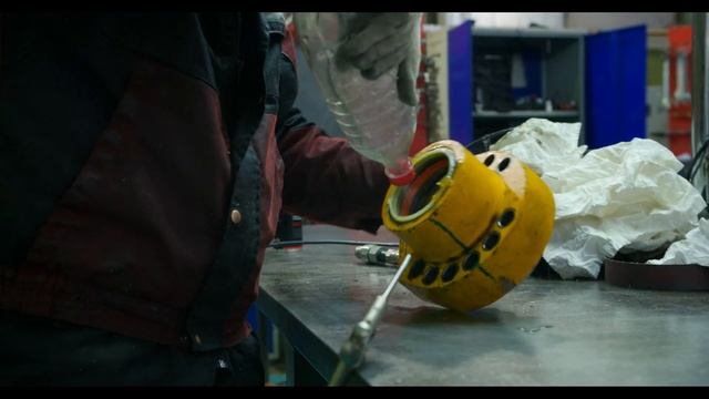 Сборка и наладка гидроцилиндра. Проверка на герметичность | Гидравлик Групп смотреть онлайн