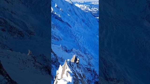 Mont Blanc ?? Вид на Монблан с высоты 3842 метра с вершины Aiguille Du Midi. Франция.