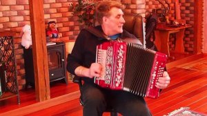 На гармони играет Виктор Лукашов. Рок-н-ролл уже мертв, а гармонь ещё нет!!!!