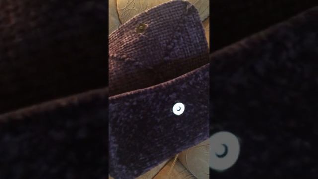 Клатч связанный крючком по пластиковой канве . смотреть онлайн