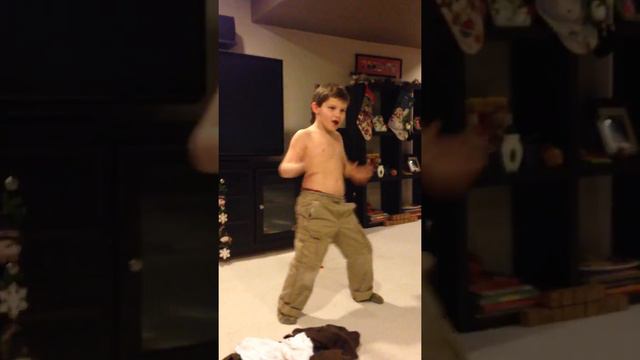 Brandon's Dance to Star Wars смотреть онлайн