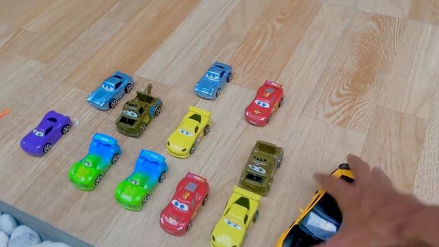 Looking For Lightning Mcqueen, Mater, Hudson, Holley, Sally, Finn, Francesco, Cruz, Tex, Frank, Ep смотреть онлайн