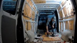 Из фургона в автодом за 6 минут / Таймлапс постройки дома на колесах своими руками