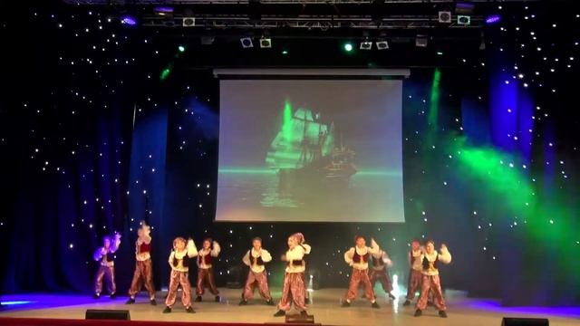 Зажигательный танец пиратов. Новогодний мюзикл студии "ПятьПлюс", декабрь 2018г. смотреть онлайн