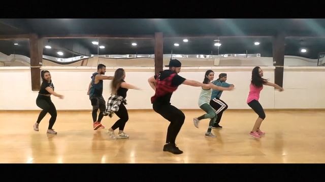 DATE LA VUELTA - ZUMBA - Luis Fonsi, Nicky Jam, Sebastián Yatra | Coreografía 2019 смотреть онлайн