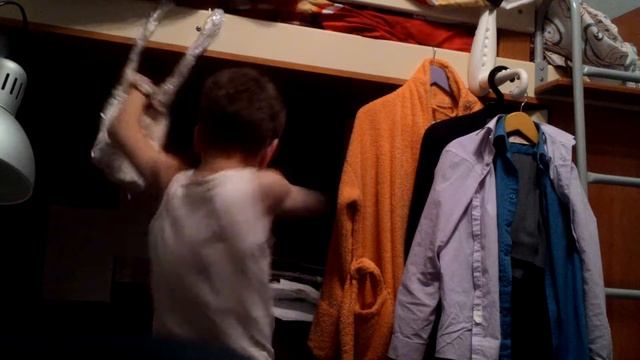 Бью грушу из бумаги и скотча смотреть онлайн