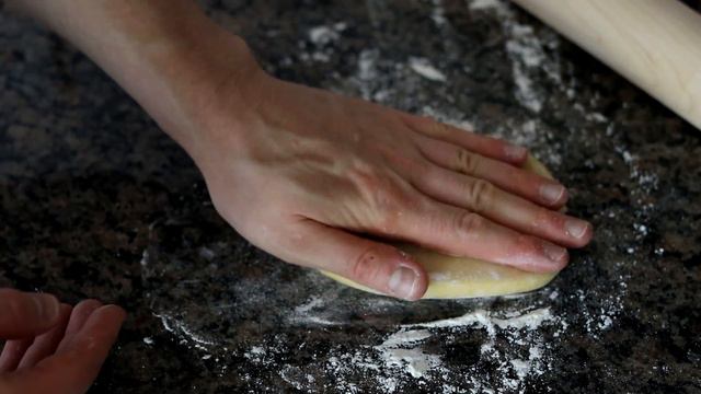 Homemade Fresh Pasta With Kitchenaid Pasta Roller and Cutter Attachment смотреть онлайн