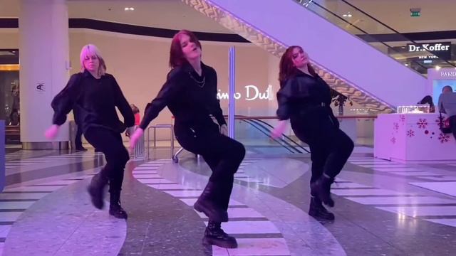 [KPOP IN PUBLIC ONE TAKE] Stray kids (스트레이 키즈) — Wow by VOID from Russia смотреть онлайн